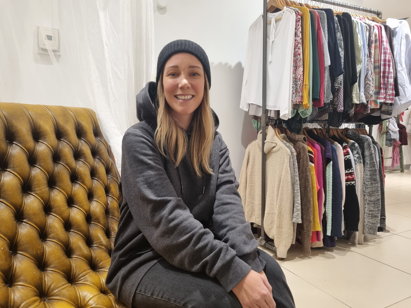 Elena Legros accueille le public dans sa boutique Elanavriin, au centre Saint-Jacques, jusqu'au 18 décembre. 