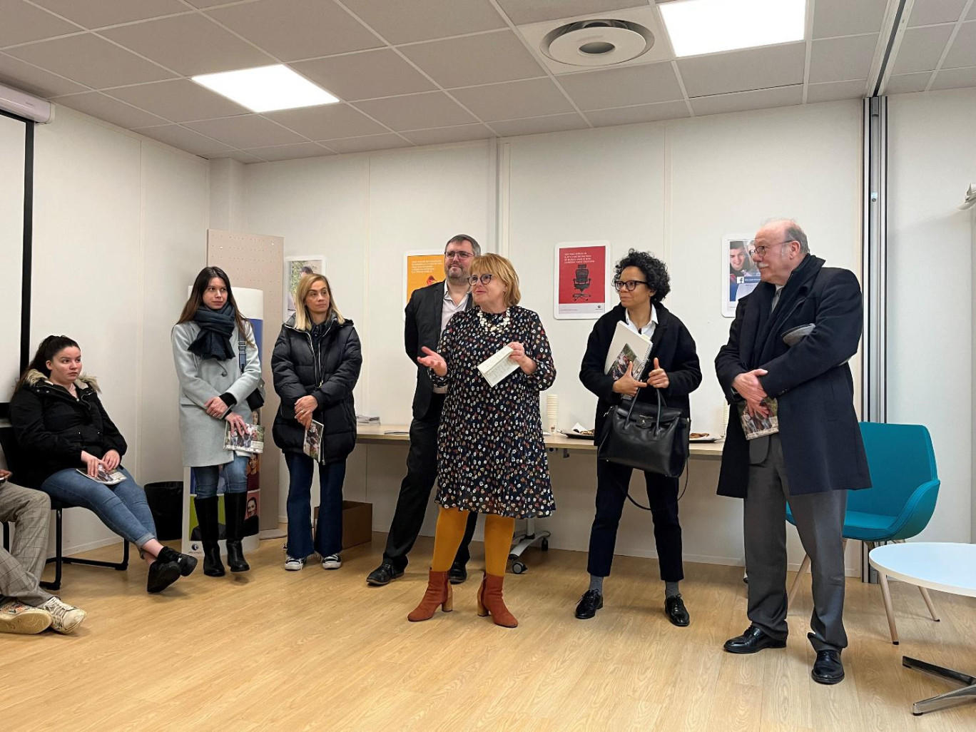 Claudine Bourey, au centre, directrice Pôle emploi Creil Montataire, Jean-Pierre Bosino, maire de Montataire et la sous-Préfète en charge de la politique publique de la ville ont participé à l'inauguration de l'exposition. (c)DR