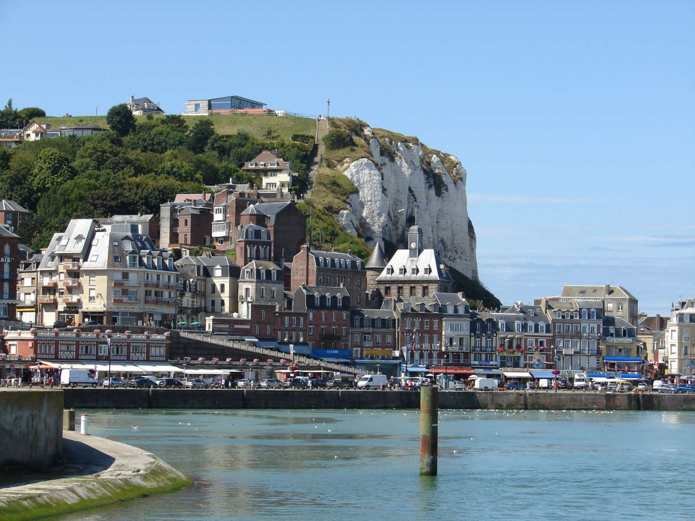 Cent quarante huit communes de la région sont concernées par ce nouvel Appel à manifestation d'intérêt, dont Mers-les-Bains dans la Somme. (c)AdobeStock 