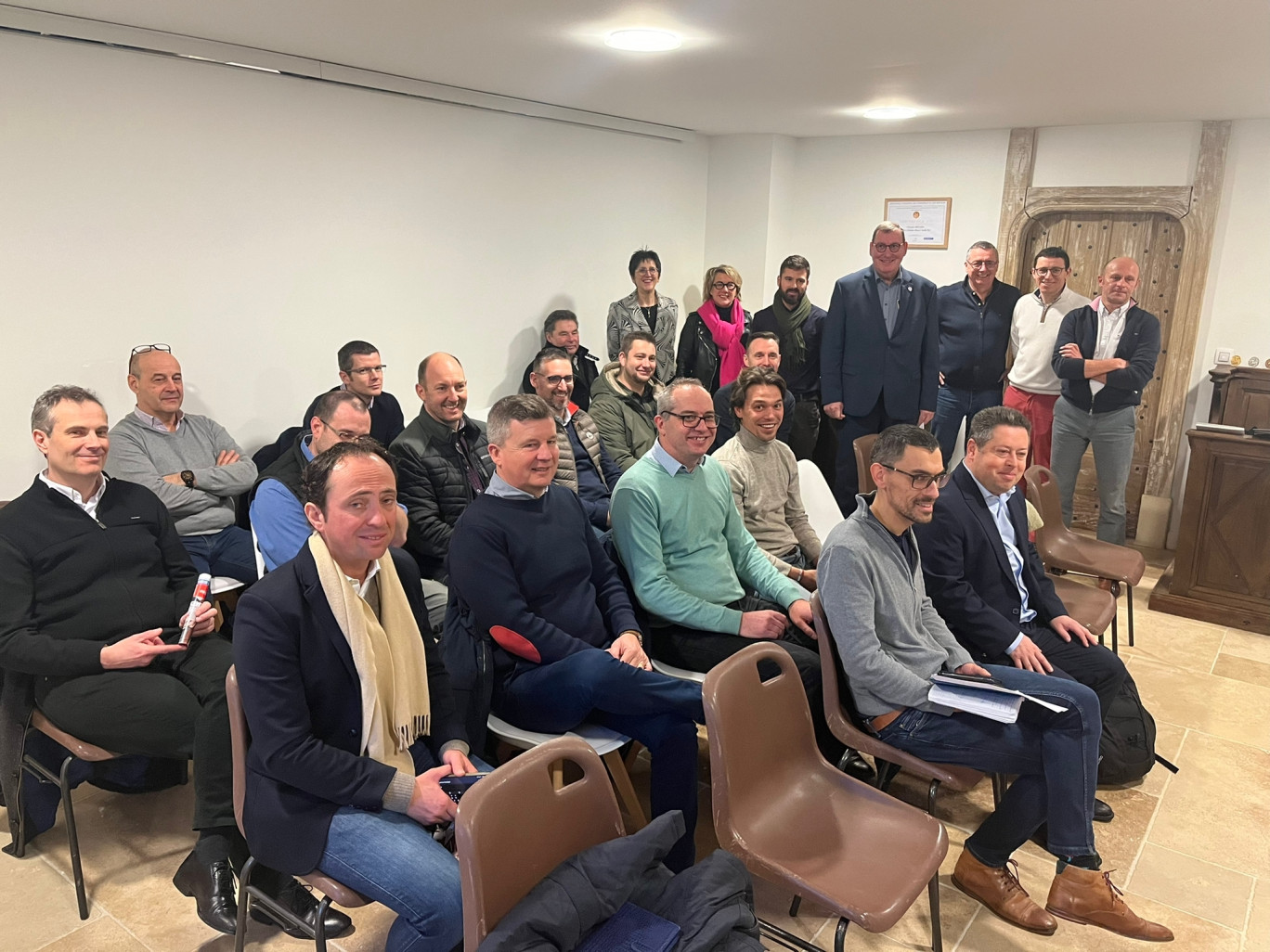 Les premières entreprises adhérentes, les représentants de la CCI et élus des collectivités locales étaient présents pour le lancement officiel du Club des entreprises du Plateau de Caux. (Photo Gazette Normandie)