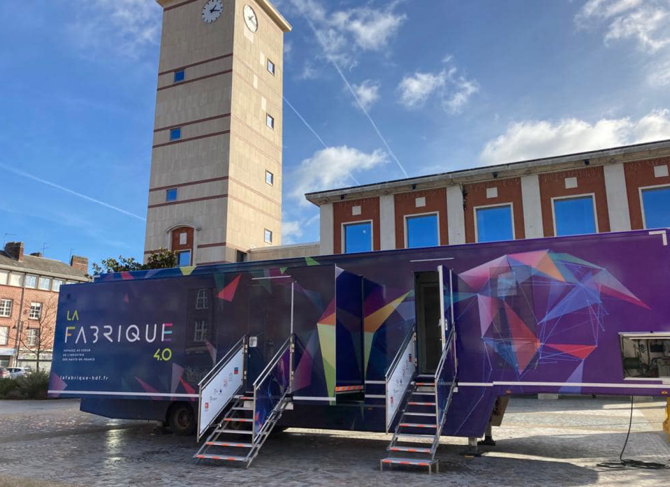 La Fabrique 4.0 avait fait halte devant la mairie.