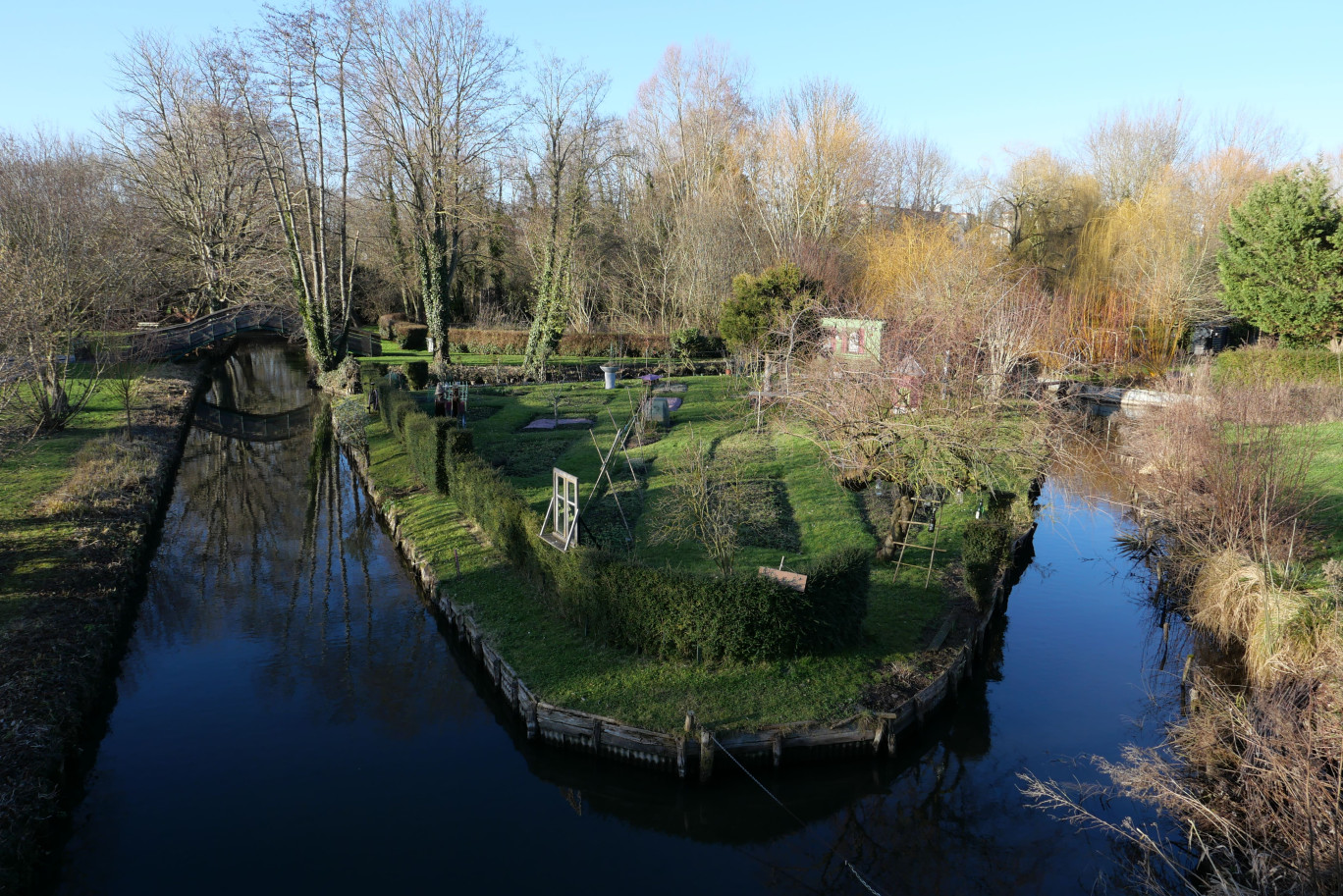 Les Hortillonnages s’étendent sur 300 hectares, avec 65 kilomètres de rieux. Chaque propriétaire est responsable de l’entretien de ses berges et paye une redevance à l’année. ©Aletheia Press/ E.Castel