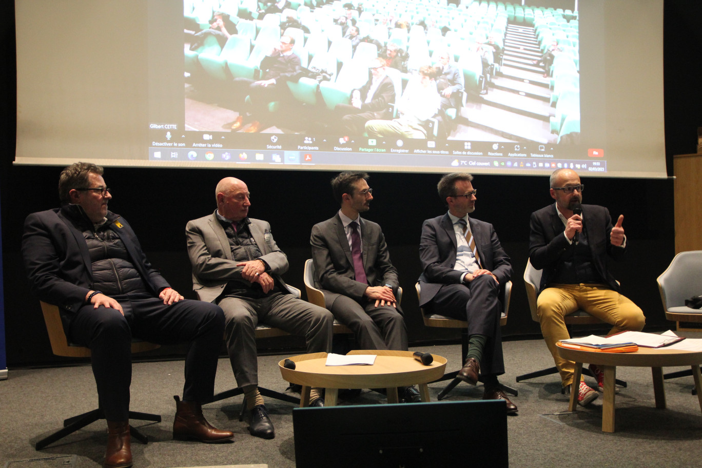 De g. à dr. : Denis Ranvel, Patrick Coquelet, Yannick Kalatzis et Julien Pouget, lors de la table ronde animée par Michel Jérôme. (© Aletheia Press / B.Delabre)