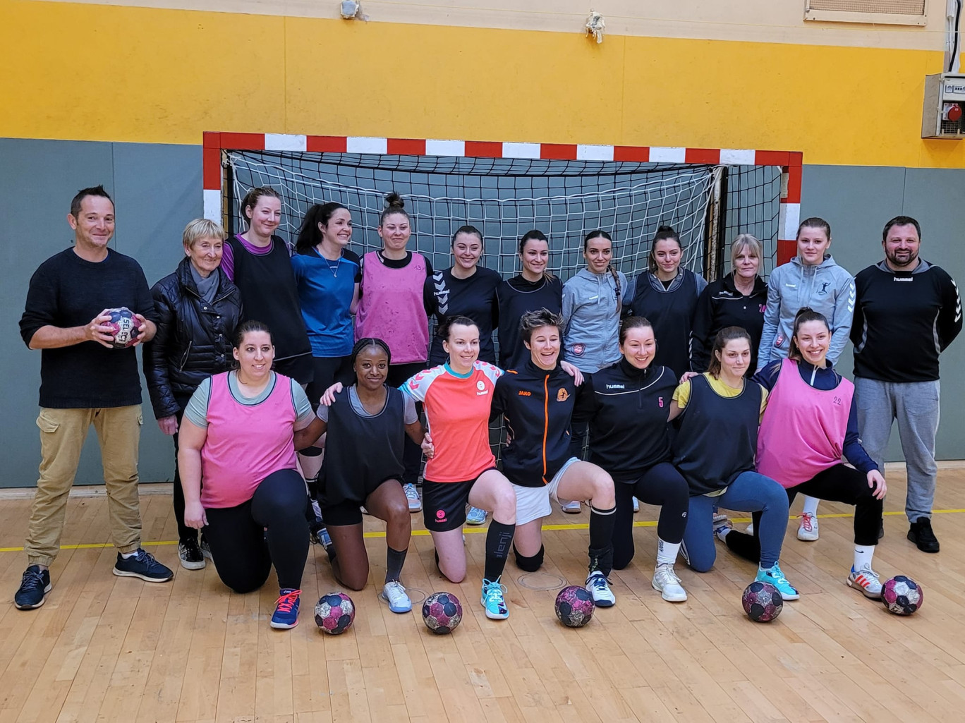 Lorraine Jazz Patrol aux côtés de l'équipe féminine Asc 2 Vallées Handball de Koenigsmacker. © LJP. 