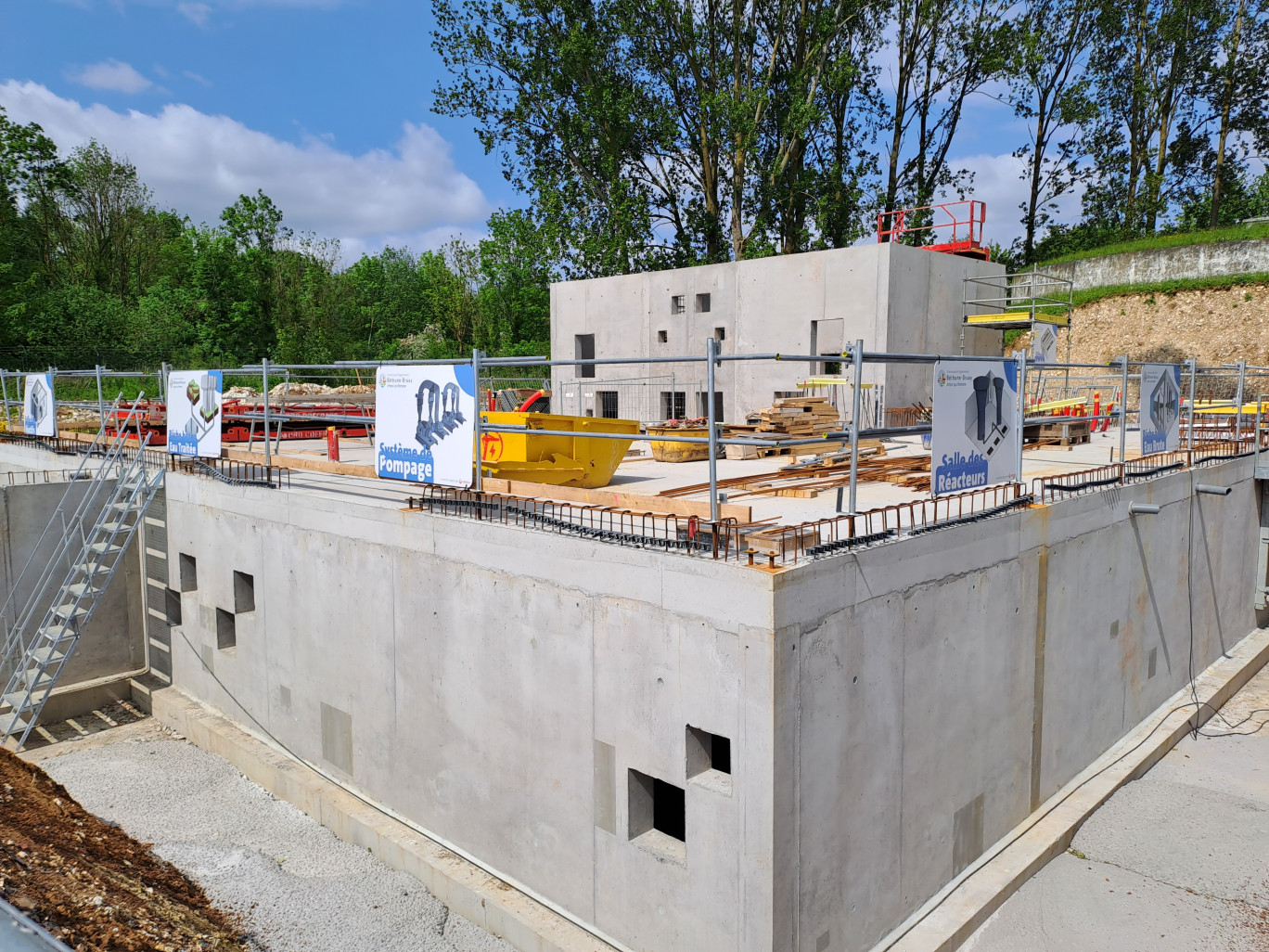 Prévue pour juin 2024, cette usine permettra d’alimenter huit communes en eau douce. © Aletheia Press/L.Saleur