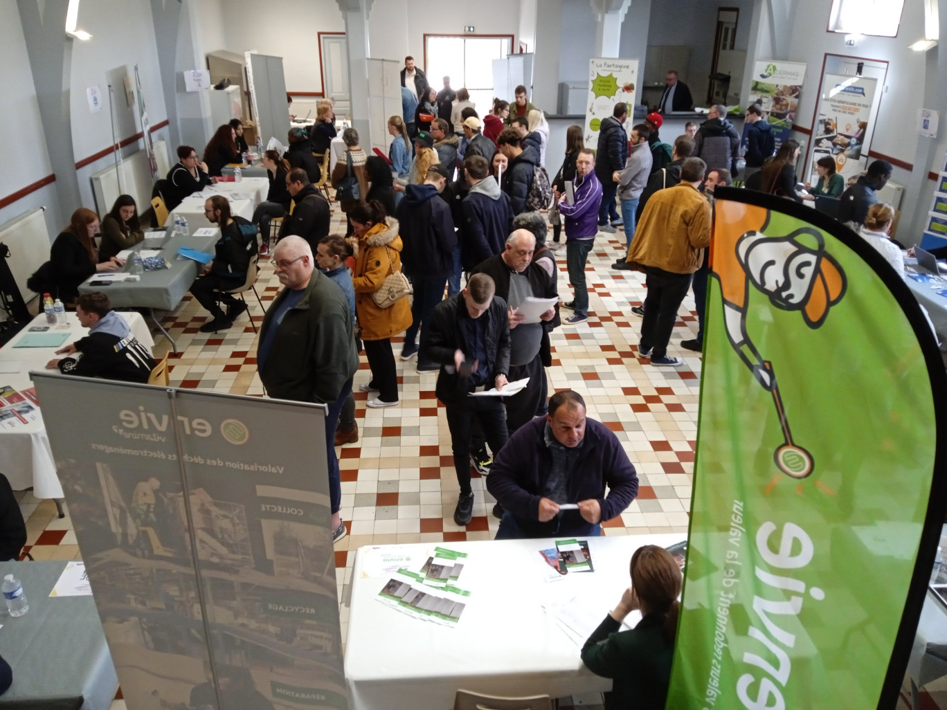 Une première édition organisée dans les deux salles communales de Ribemont. 