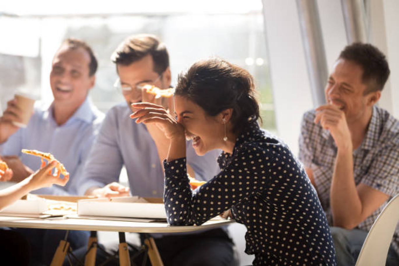 Rire dans le cadre du travail : un vrai plus pour la cohésion d'une équipe. 