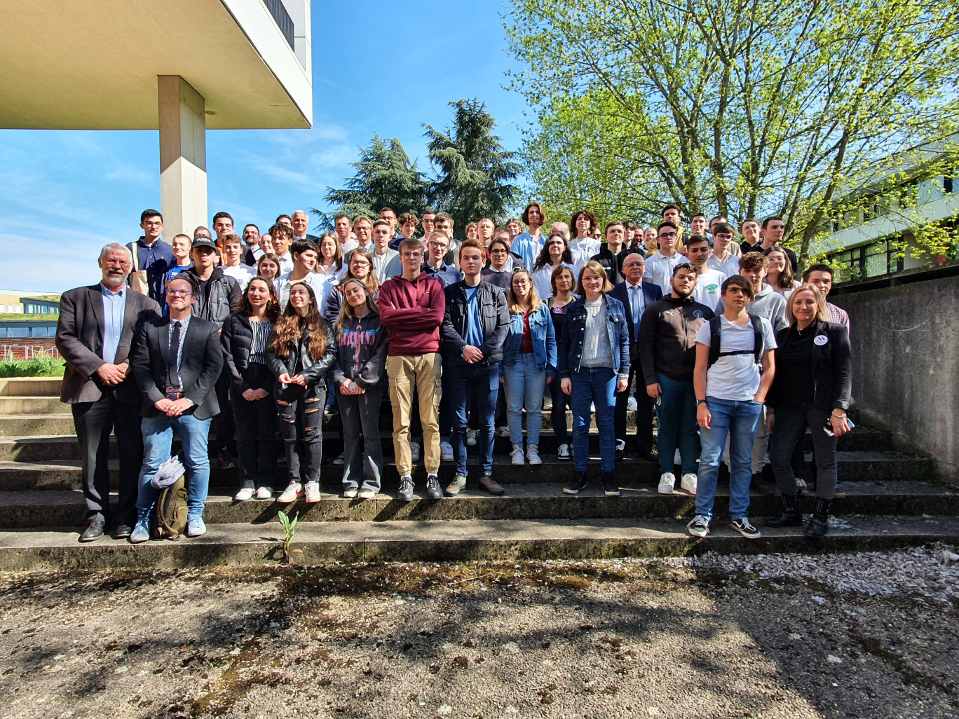 Les participants et le jury des 14e Olympiades des Sciences de l'Ingénieur. © Arts et Métiers.  