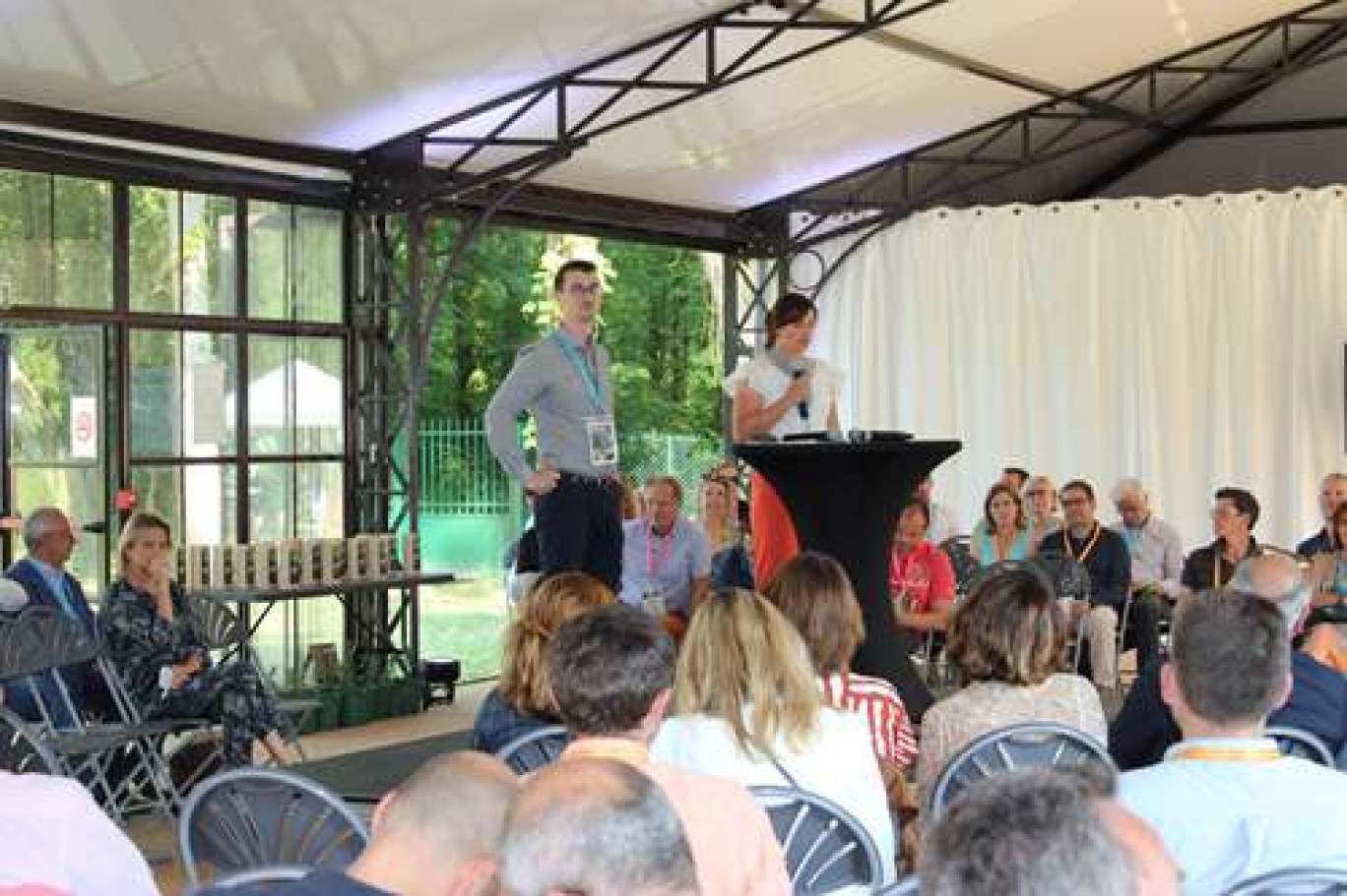  Florent Delianne, président de Réseau Entreprendre Picardie, a présenté l'AG et les trophées.