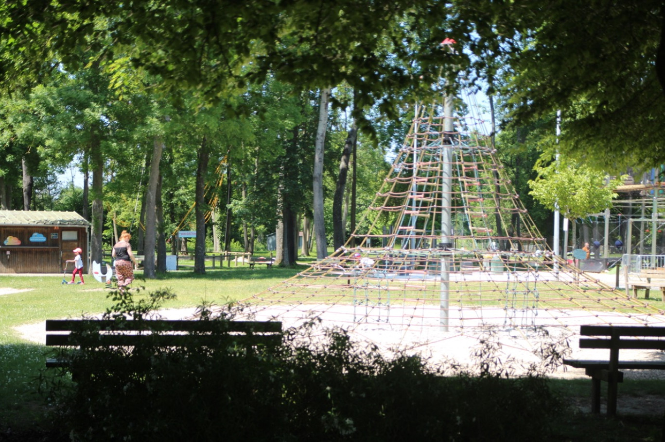 Le parc Chédeville est ouvert à tous, d’avril à novembre. L'aire de jeux est en accès libre et gratuit. (© Aletheia Press / B.Delabre)