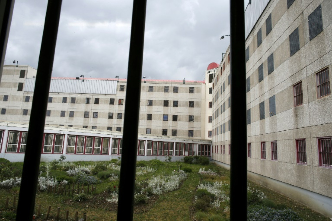 Vue sur une cour de la prison de Nanterre depuis une cellule, le 25 avril 2014 © THOMAS SAMSON