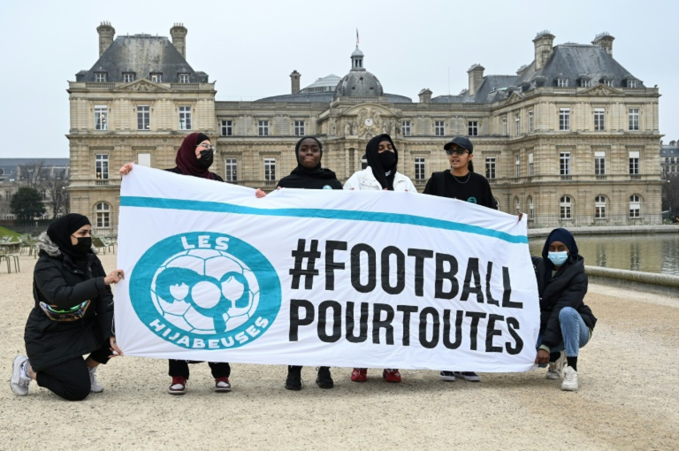 Le collectif des Hijabeuses devant le Sénat, le 26 janvier 2022 à Paris © BERTRAND GUAY