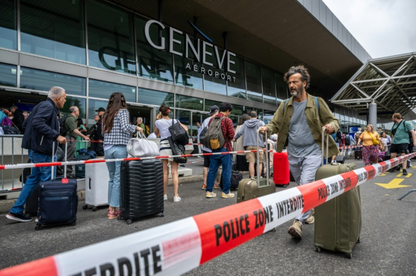 A l'entrée de l'aéroport international de Genève, le 30 juin 2023 © Fabrice COFFRINI