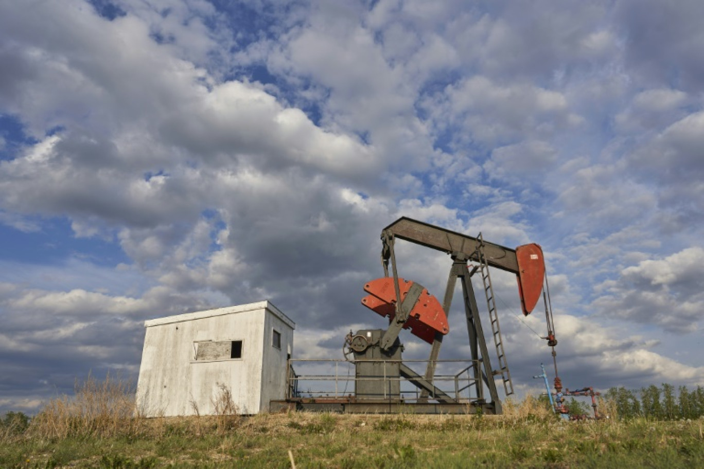 Un puits de pétrole orphelin à Red Deer dans la province de l'Alberta, le 24 mai 2023 au Canada © Geoff Robins