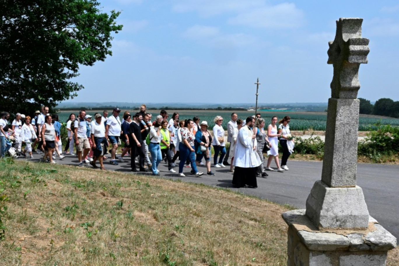 Marche blanche en mémoire de Karine Esquivillon, dont le mari a été mis en examen pour meurtre par conjoint et écroué, le 1er juillet 2023 à Maché, en Vendée © DAMIEN MEYER