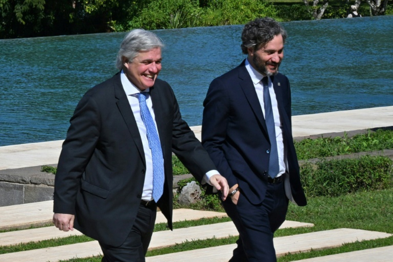 Les ministres uruguayen (à gauche) et argentin des Affaires étrangères, Francisco Bustillo et Santiago Cafiero, au sommet du Mercosur de Puerto Iguazu, en Argentine, le 3 juillet 2023 © NELSON ALMEIDA