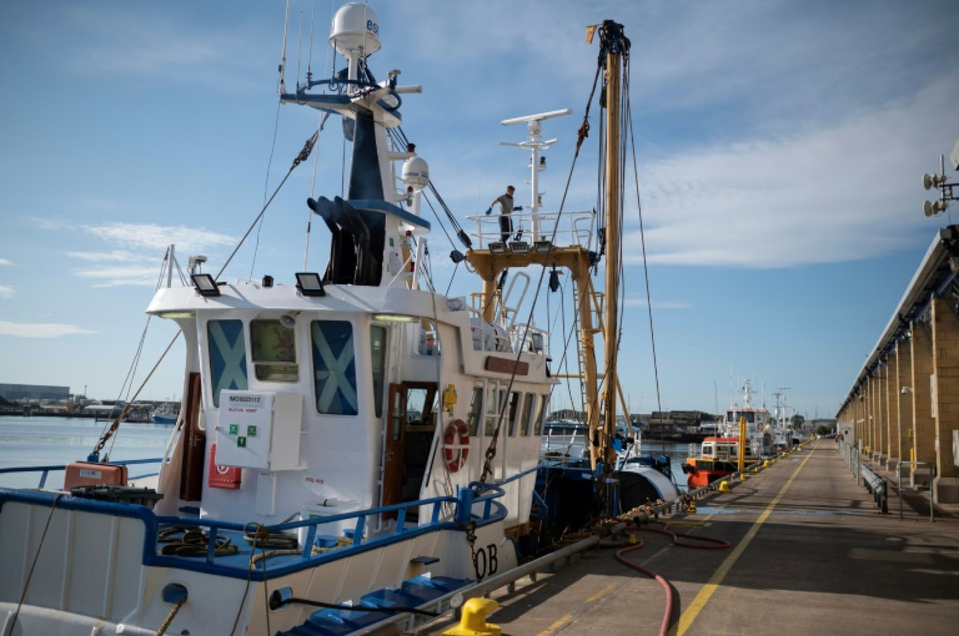 Des pêcheurs préparent leur bateau à Grimsby (Royaum-Uni) le 10 juillet 2023 © Oli SCARFF