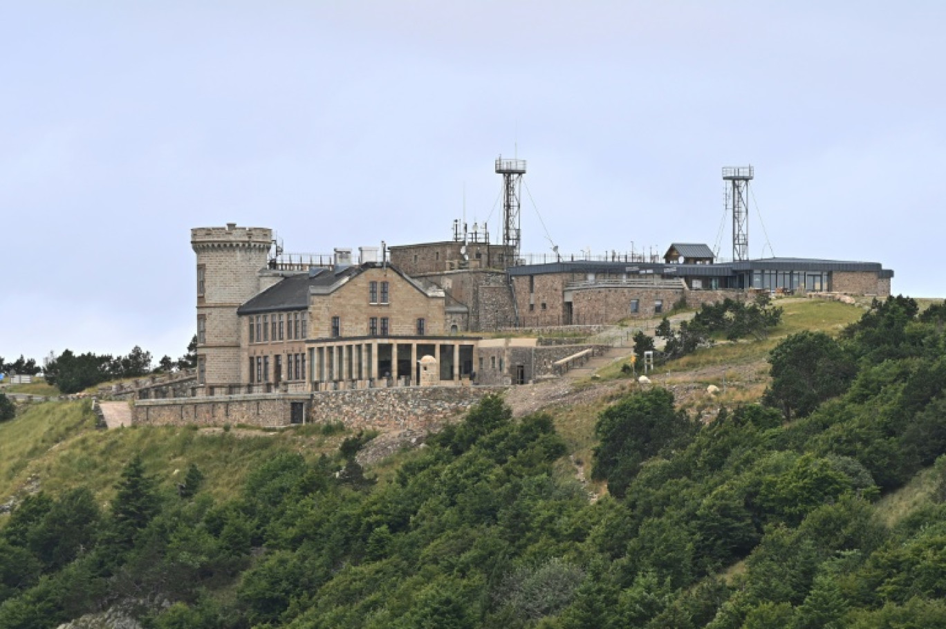 L'ancien observatoire météorologique du Mont Aigoual, le 7 juillet 2023, à Val-d'Aigoual, dans le Gard © Sylvain THOMAS