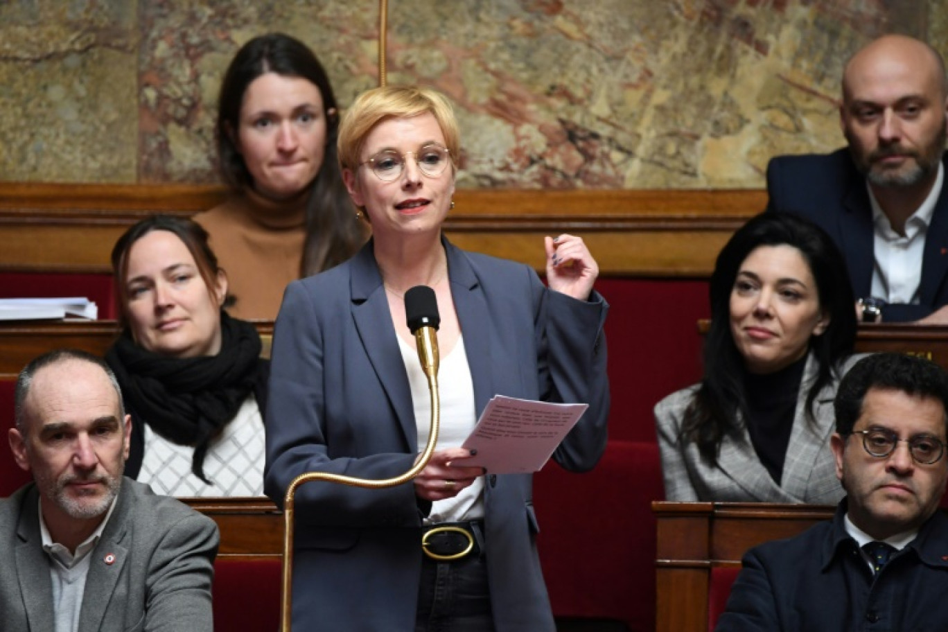 La député La France Insoumise (LFI), Clémentine Autain (c), à l'Assemblée nationale, à Paris, le 28 mars 2023 © Bertrand GUAY