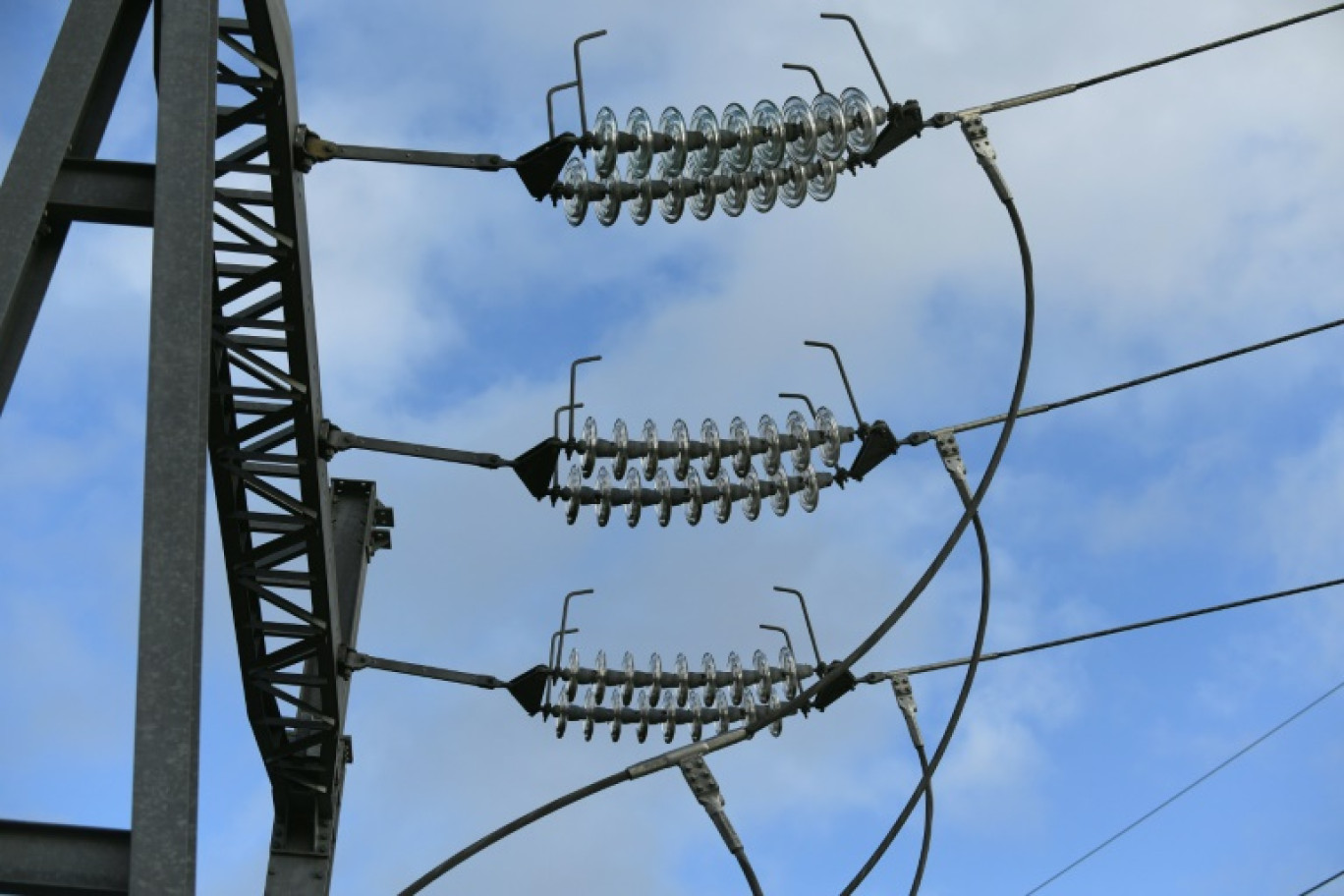 Des câbles électriques dans un centre de conduite régionale d'Enedis, près d'Orléans, le 22 novembre 2022 © Eric PIERMONT