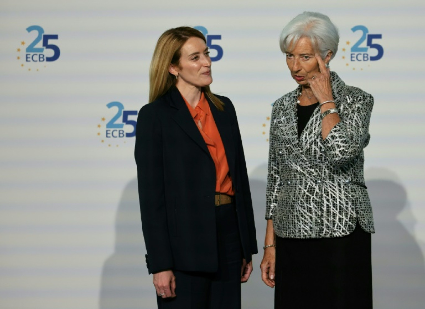 La présidente de la Banque centrale européenne, Christine Lagarde (d), reçoit la présidente du Parlement européen, Roberta Metsola, au siège de la BCE, le 24 mai 2023 à Francfort © Daniel ROLAND