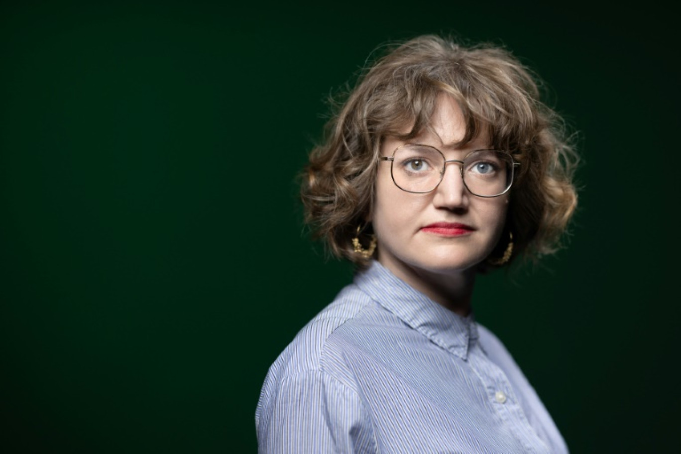 La députée européenne écologiste Marie Toussaint pose lors d'une séance photo le 9 juillet 2023 à Paris © JOEL SAGET