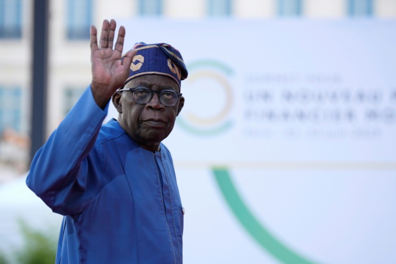 Le président nigérian Bola Tinubu arrive au Sommet de la finance mondiale à Paris le 23 juin 2023 © Lewis Joly