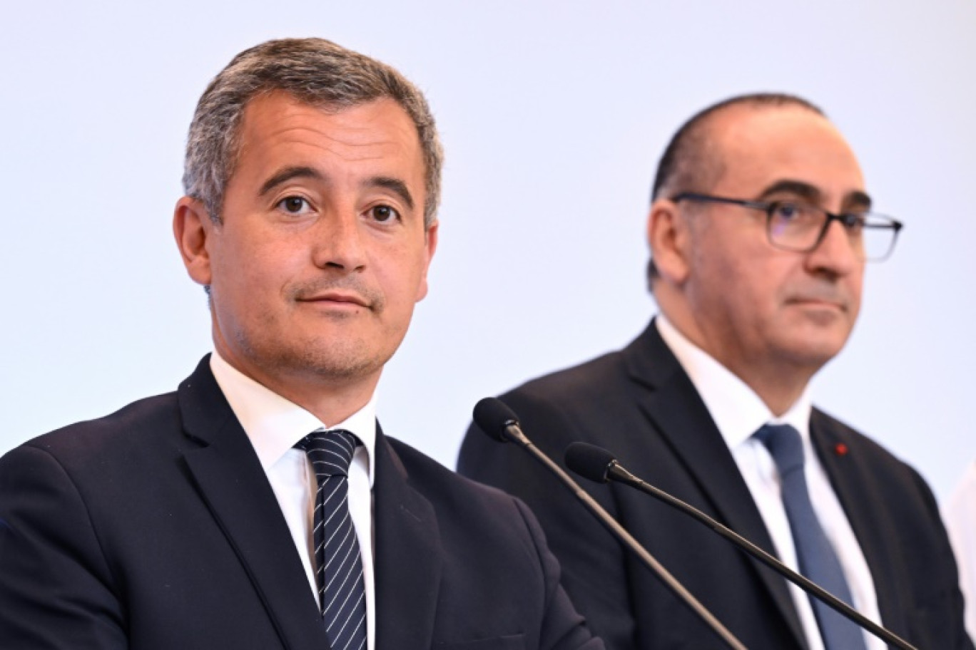 Le ministre français de l'Intérieur Gérald Darmanin (g) et le préfet de police de Paris Laurent Nunez en conférence de presse à Paris, le 12 juillet 2023 © Bertrand GUAY