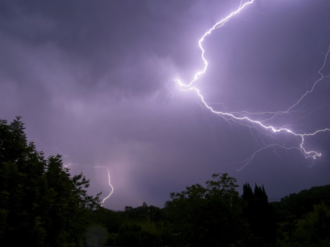 Météo-France a mis en garde  contre le risque d'orages "violents" voire "exceptionnels" dans l'est du pays © GUILLAUME SOUVANT