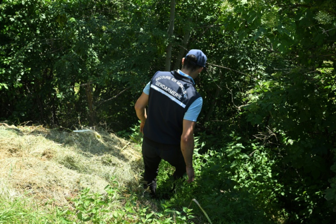 Une ultime opération de ratissage" est conduite par les gendarmes, au Vernet, dans les Alpes-de-Haute-Provence, où a disparu samedi Emile, deux ans et demi © NICOLAS TUCAT