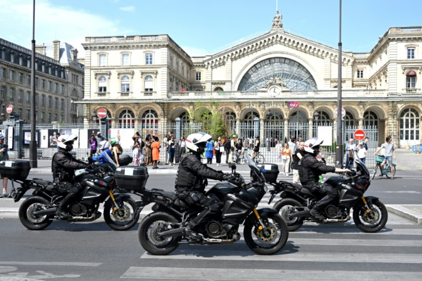 Des membres de la Brav-M, unité de police motorisées en marge de la marche pour Adama, le 8 juillet 2023 à Paris © Bertrand GUAY