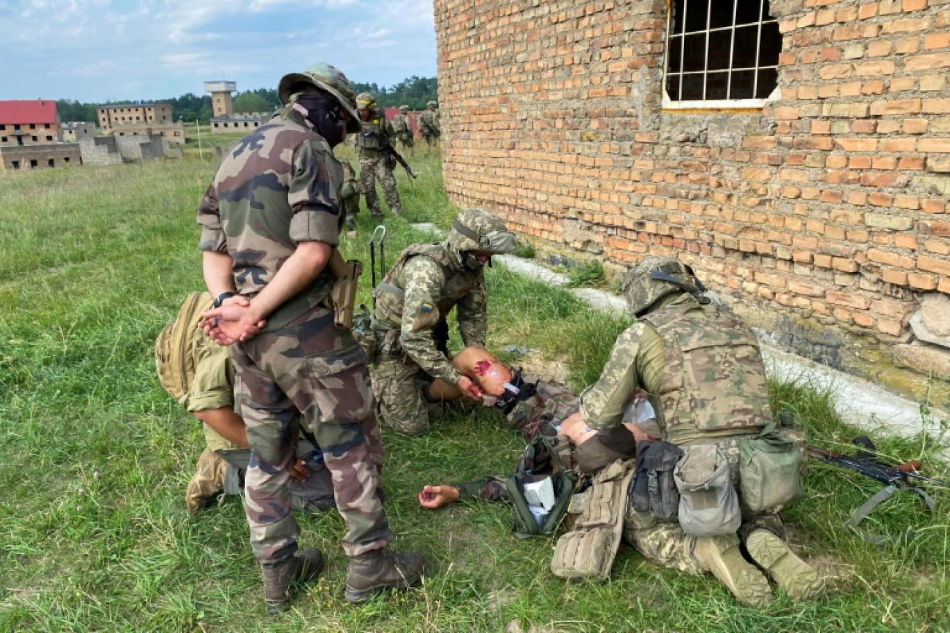 Des instructeurs français forment des soldats ukrainiens dans un camp militaire en Pologne, le 10 juillet 2023 © Daphné BENOIT