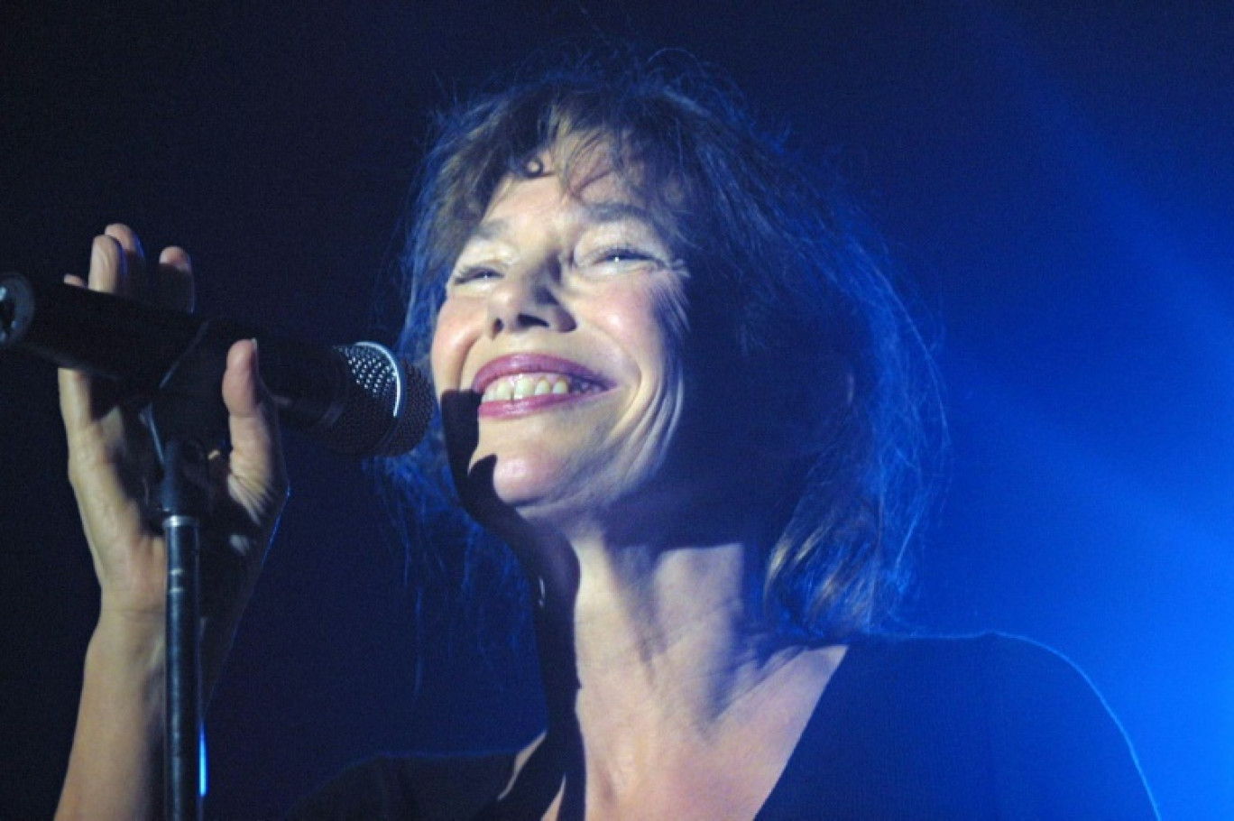 La chanteuse Jane Birkin en concert au "Festival du Bout du monde" sur la presqu'île de Crozon, le 8 août 2004 dans le Finistère © FRED TANNEAU