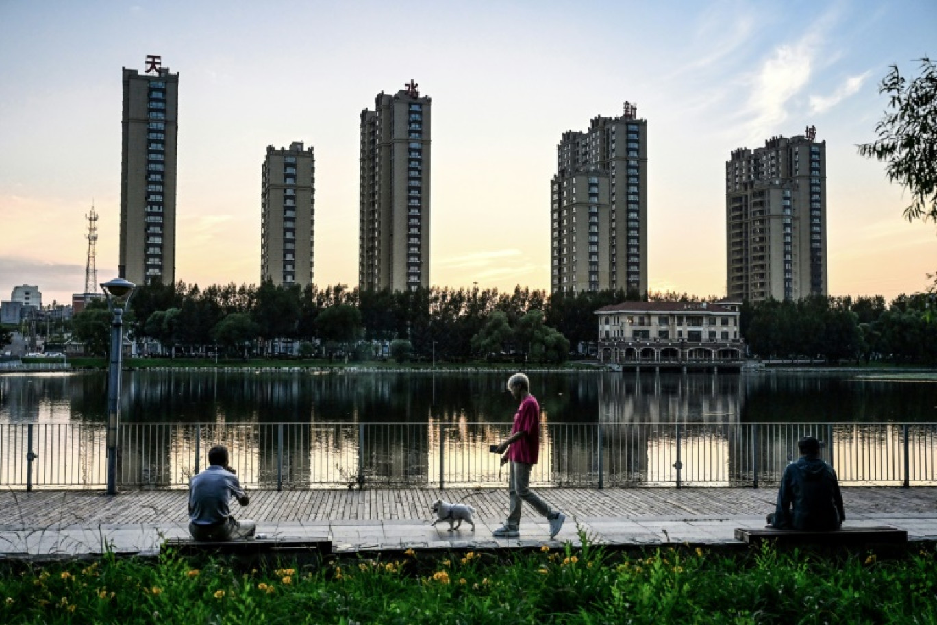 Des immeubles résidentiels à Hegang, dans la province de Heilongjiang, le 4 juillet 2023 dans le nord-est de la Chine © Jade GAO