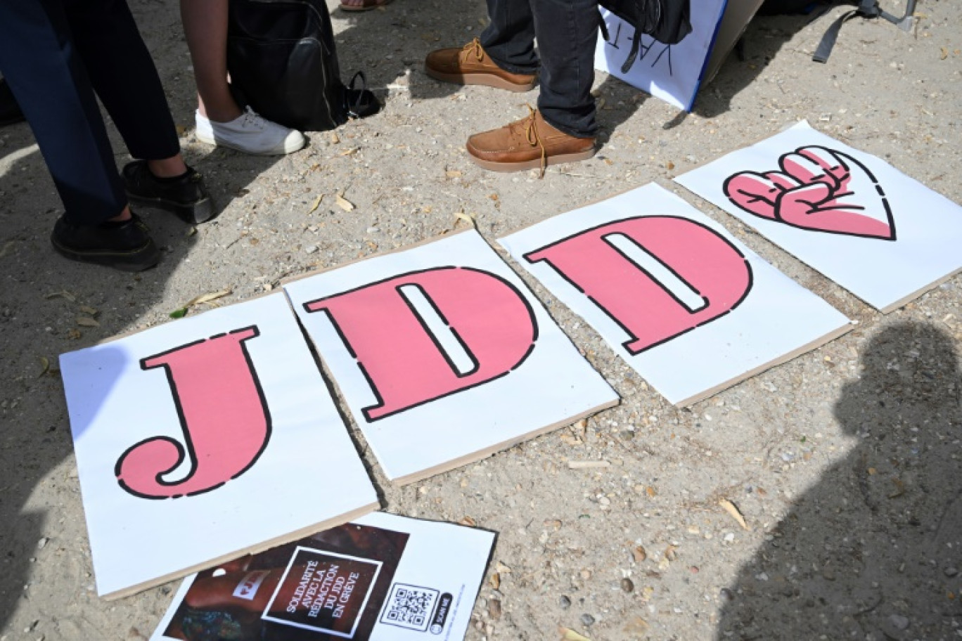 Rassemblement de soutien à la rédaction du Journal du Dimanche contre la nomination de Geoffroy Le Jeune à la tête du journal, le 19 juillet 2023 à Paris © Bertrand GUAY