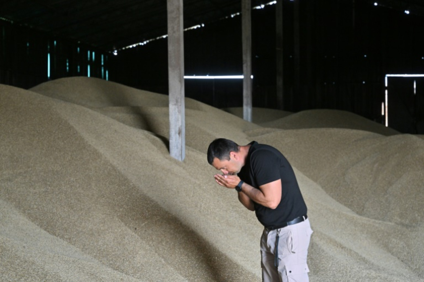 Le hangar à blé de Vitaly Bylenko, PDG de l'entreprise céréalières ukrainienne Agrotrade à Vesele près de Kiev © Sergei SUPINSKY