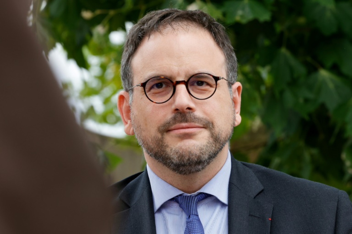 Le ministre de la Santé Aurélien Rousseau lors d'un déplacement à Magny-en-Vexin, en région parisienne, le 24 juillet 2023 © Geoffroy Van der Hasselt