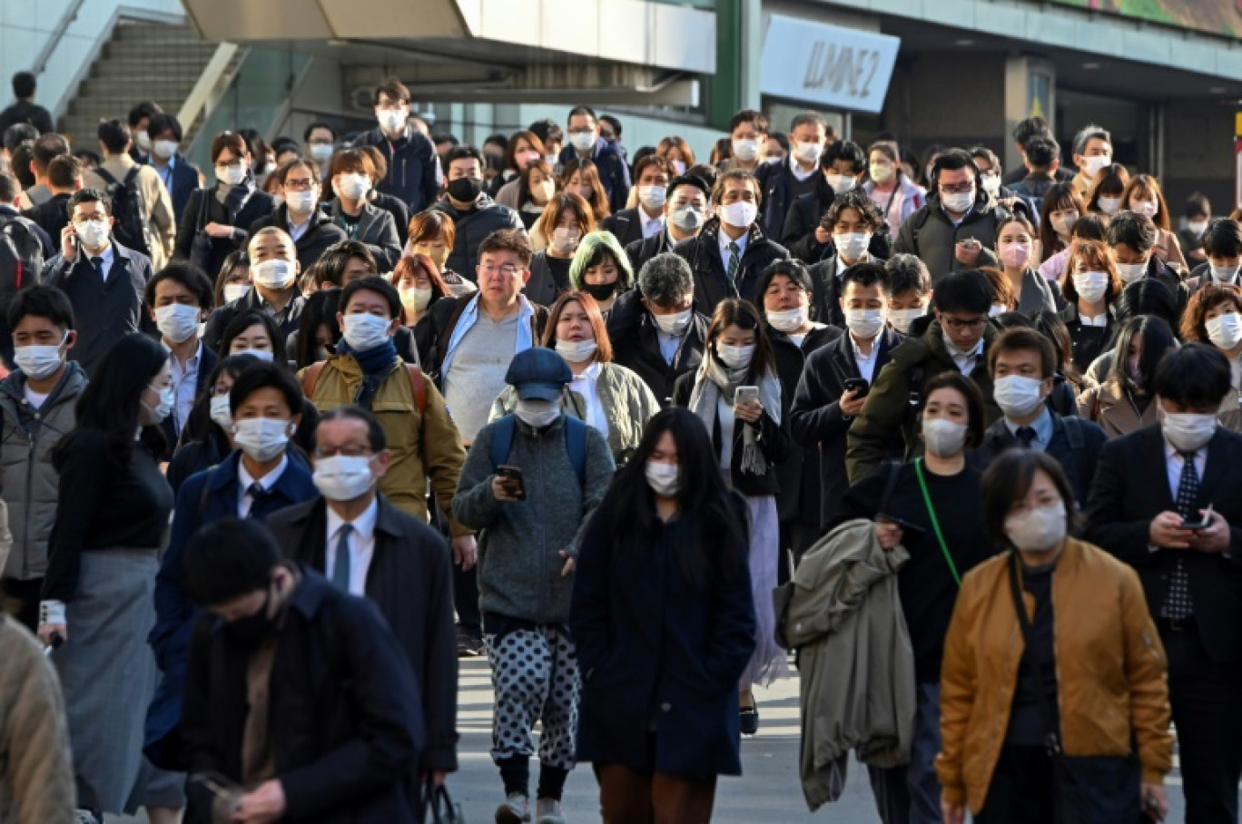 Des Japonais se rendent au travail, à Tokyo, le 8 mars 2023 © Kazuhiro NOGI