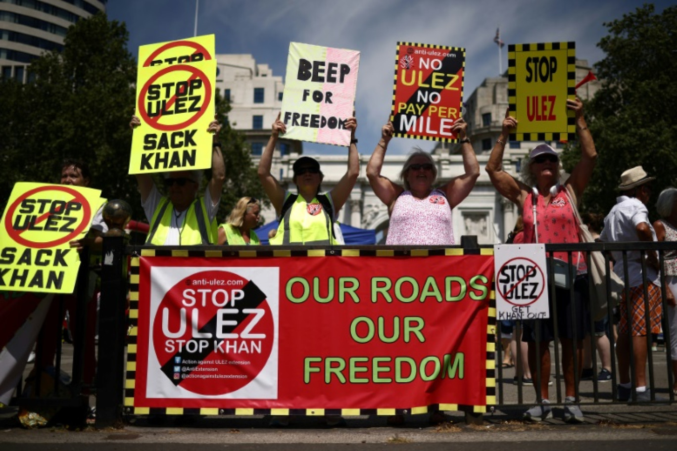 Des opposants à l'extension de l'Ultra low emission zone (ULEZ), à Londres le 25 juin 2023 © HENRY NICHOLLS