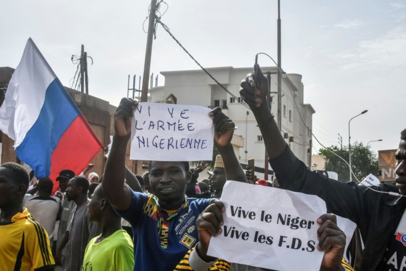 Rassemblement de soutien aux militaires putschistes ayant renversé le président élu Mohamed Bazoum au Niger, le 30 juillet 2023 à Niamey © -