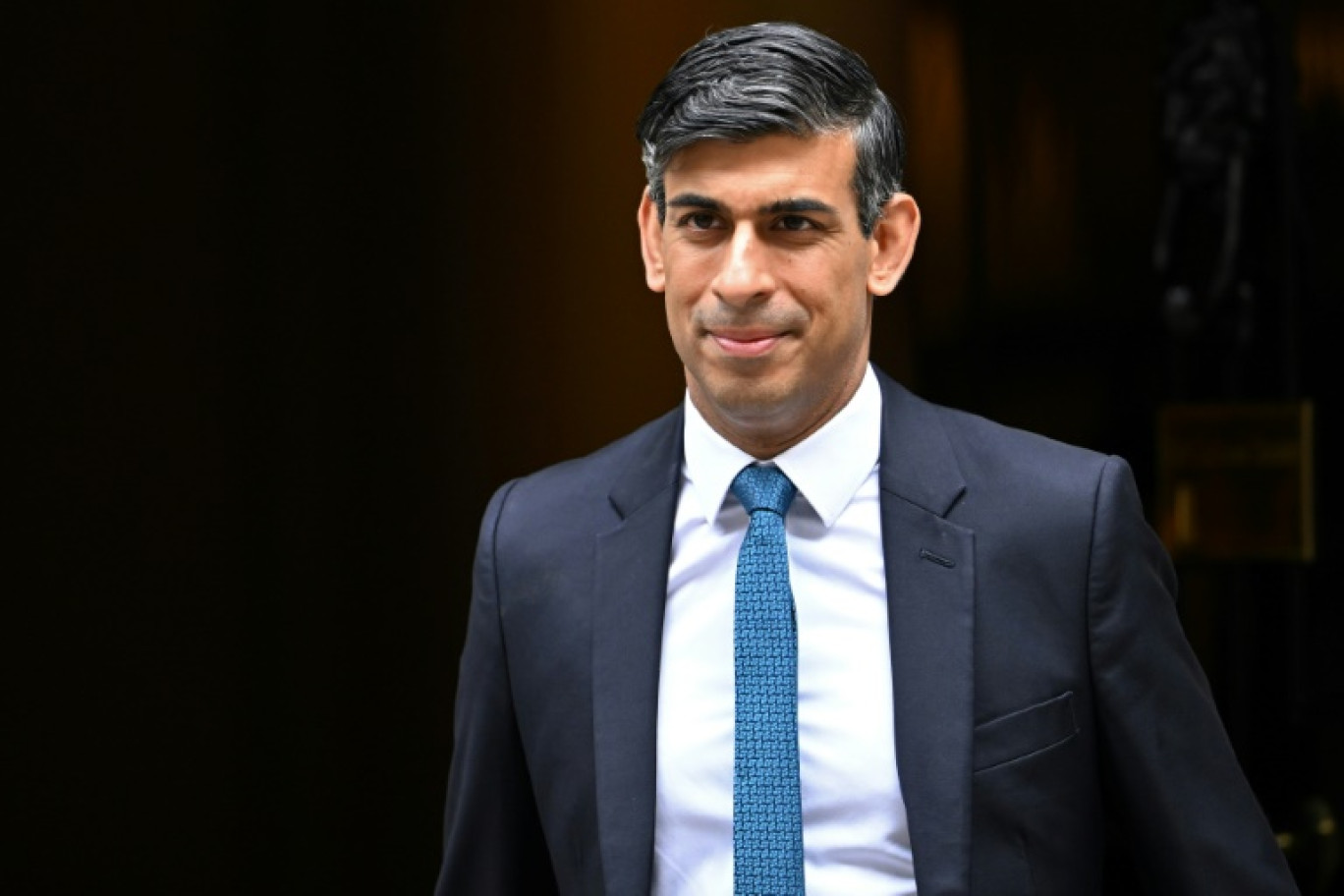 Le Premier ministre britannique Rishi Sunak devant le 10 Downing Street dans le centre de Londres, le 19 juillet 2023 © JUSTIN TALLIS