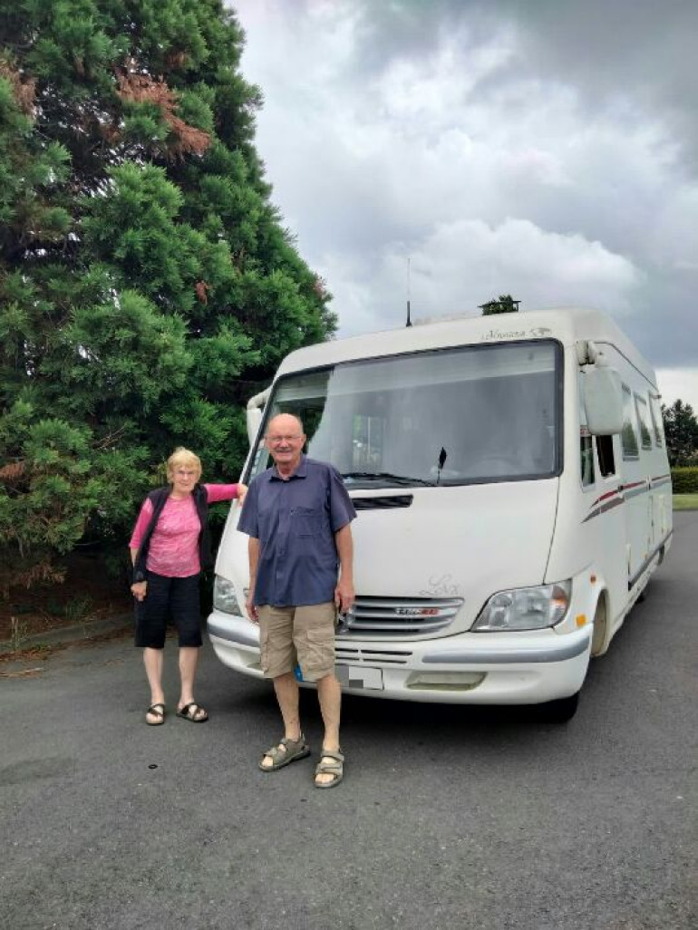 Martine et Patric Dalibard, camping-caristes bretons en pause sur l'aire Camping-car Park d'Ailly-sur-Noye avant de rejoindre Amsterdam.