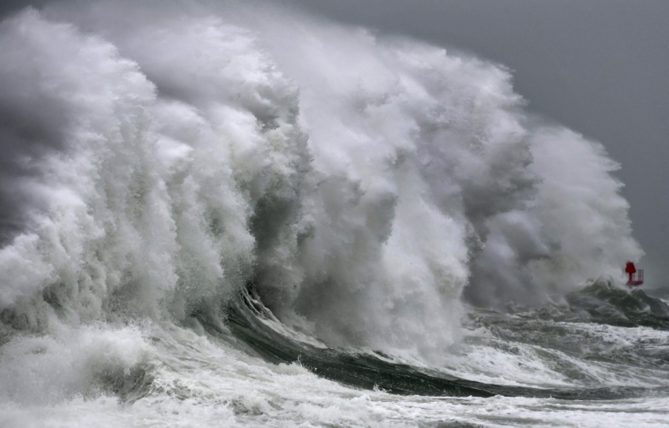 A Plobannalec-Lesconil, dans le Finistère, lors d'un fort coup de vent le 23 mars 2023 © FRED TANNEAU