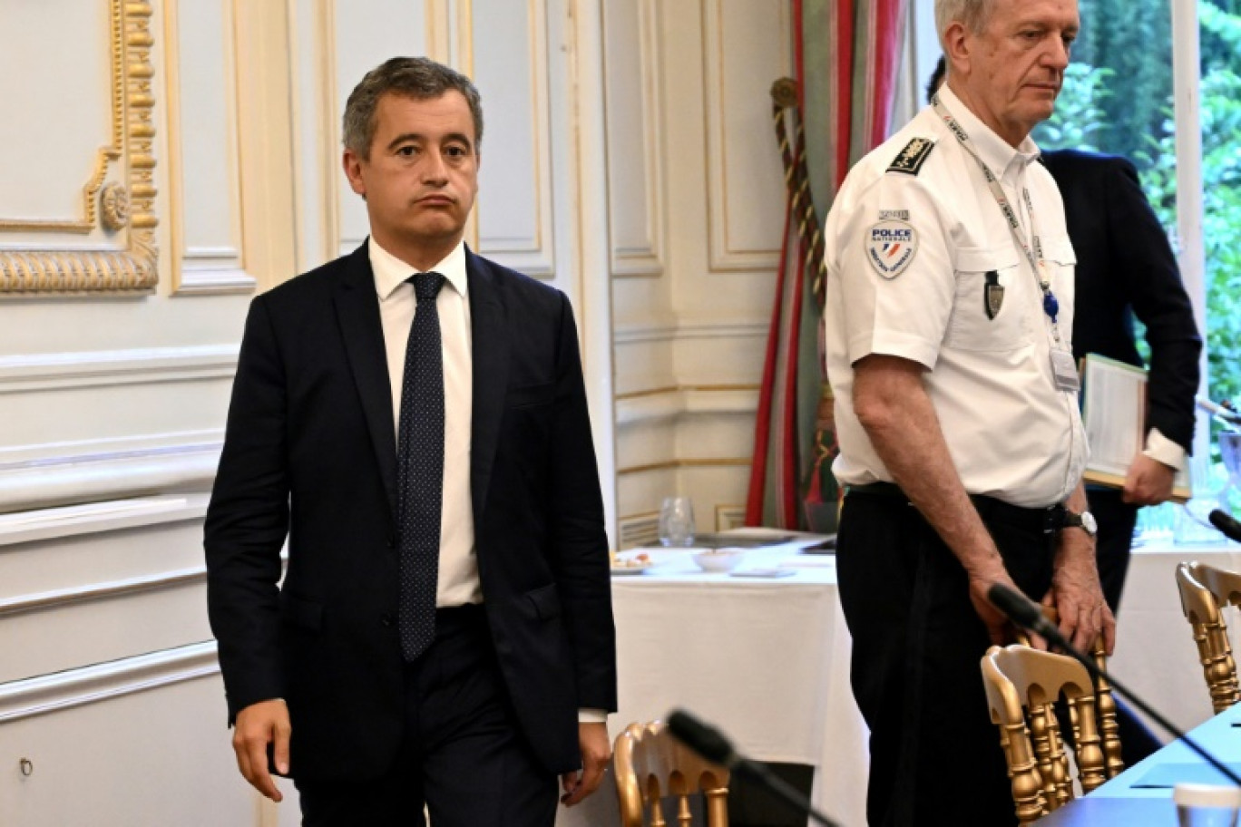 Le ministre de l'Intérieur Gérald Darmanin (G)et le directeur général de la police nationale Frédéric Veaux, à Paris le 27 juillet 2023 © Bertrand GUAY