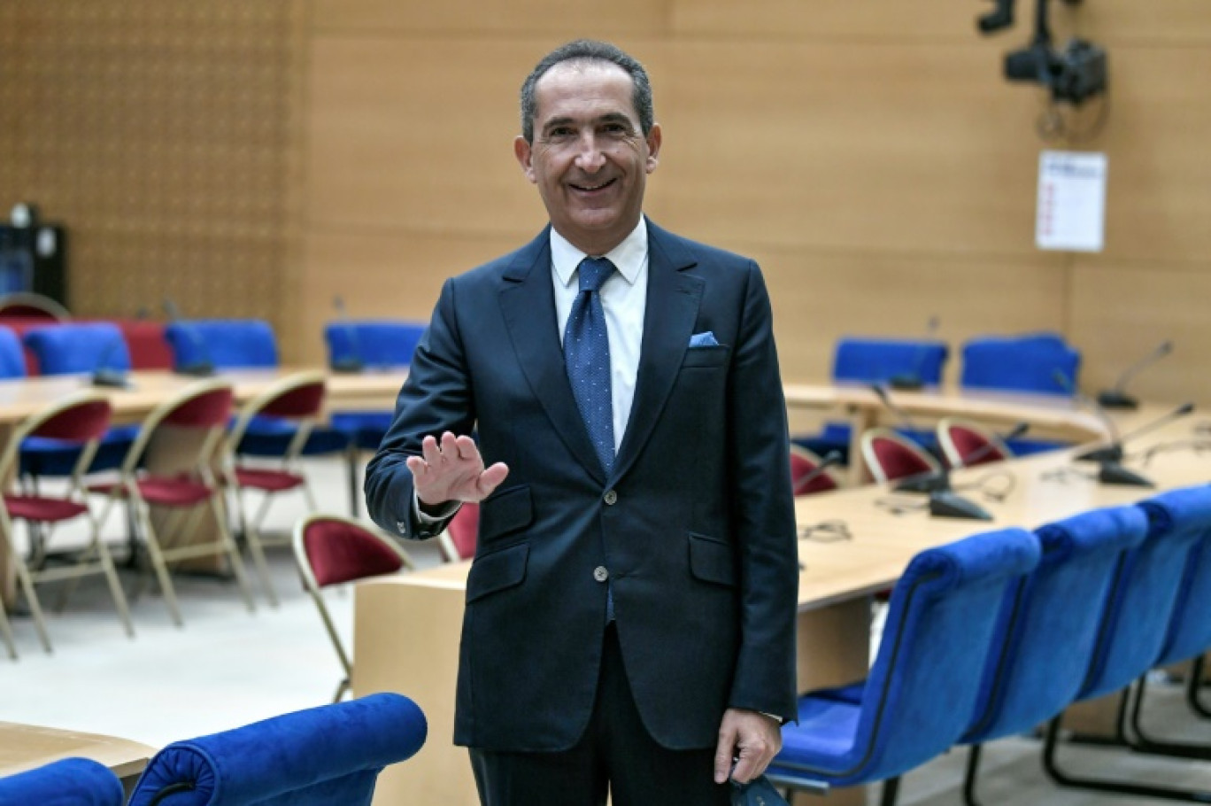 Le président d'Altice, Patrick Drahi, arrive pour une audition devant une commission parlementaire sur la concentration des médias au Sénat, à Paris le 2 février 2022 © STEPHANE DE SAKUTIN