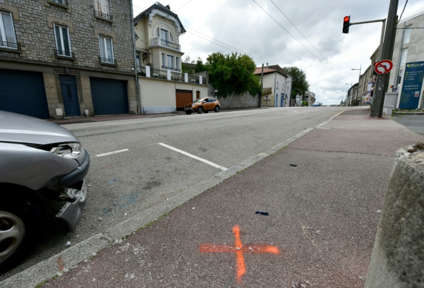 Les lieux d'un accident mortel entre un scooter et un véhicule à la suite d'un refus d'obtempérer, selon la police, le 6 août 2023 à Limoges © Pascal LACHENAUD