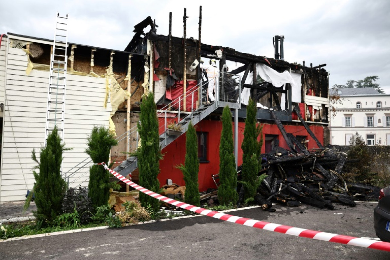 Les secours sur les lieux de l'incendie d'un centre de vacances pour personnes handicapées à Wintzenheim, dans le Haut-Rhin, le 9 août 2023 © Sebastien BOZON