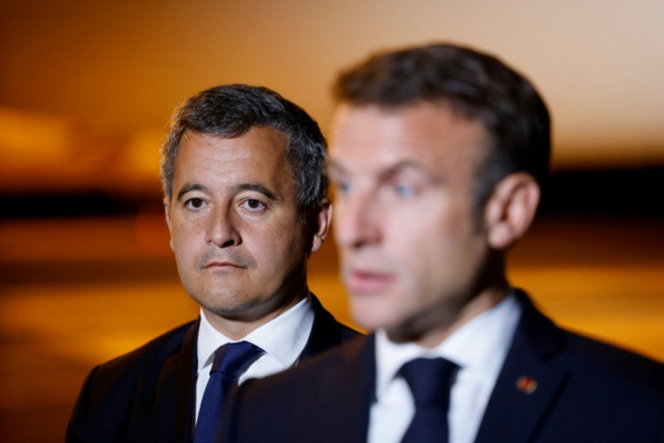 Emmanuel Macron et Gérald Darmanin, à Nouméa (Nouvelle-Calédonie), le 24 juillet 2023 © Ludovic MARIN
