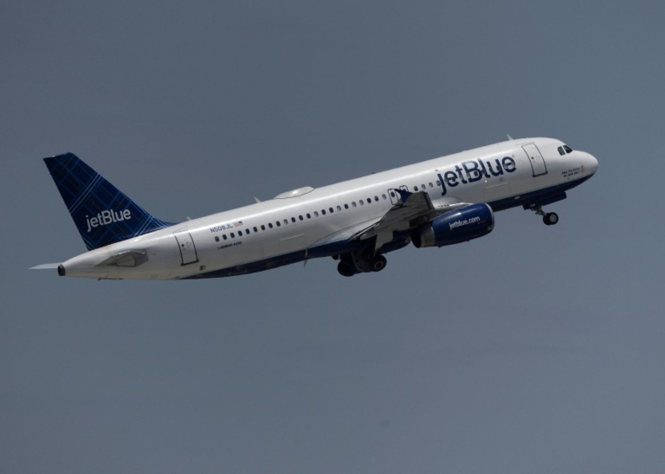 Un avion de la compagnie américaine JetBlue à Fort Lauderdale (Etats-Unis), le 16 mai 2022 © JOE RAEDLE