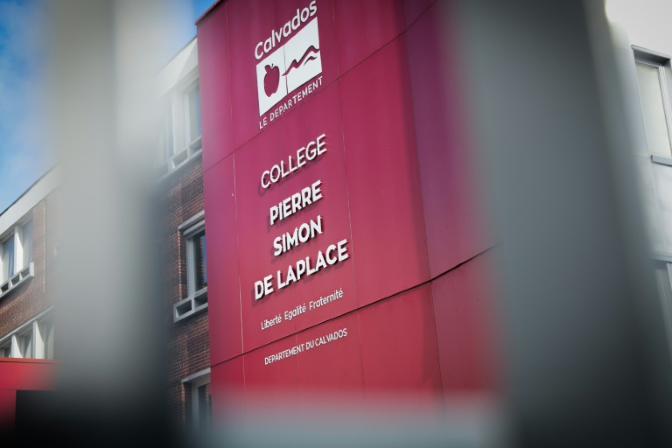 Le collège Pierre Simon de Laplace à Lisieux, dans le Calvados, le 12 août 2023 © LOU BENOIST